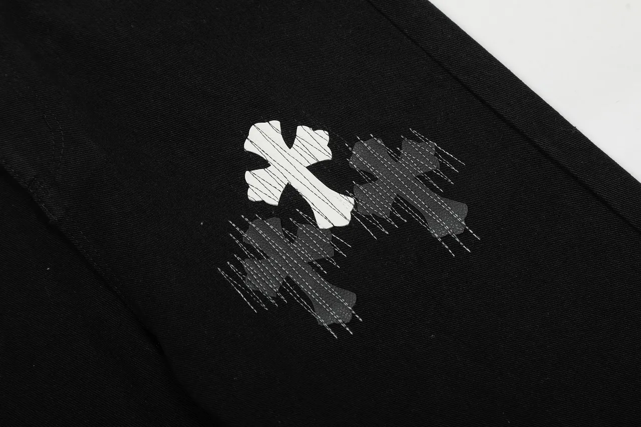 KE978#P240 The only correct leather label version on the market Chrome Hearts CH Cross embroidery distressed jeans Top ceiling quality 100% correct version The correct version is here!  Believe me this must be the best quality you will ever come across! ! Excellent value for money! !  Styles with different washes and textures are very friendly to people with thin legs and thick legs. The straight version is very flattering to the shape of the legs. The moderate length is timeless and easy to match. It is the basis of various styles and a must-have in the wardrobe! ! Add a little stacking to easily control this year's popular clean fit fabric. The fabric is stiff but the upper body is soft without losing texture. The sides and cuffs of some styles have a bone-wash effect. It's really hard not to love it! The outfit effect is immediate! ✅Correctly customize the Croxin metal leather label on the back panel. It is not sold directly with the cross on the finished jeans. 1:1 copying strives for excellence and the details are perfectly grasped. ✅The cross leather label is clear and smooth. Exquisite turning top craftsmanship. ✅Buttons, zippers and hardware are all customized versions of the Croxin LOGO. ✅High-cost washing process. Size: 28 30 32 34 36 (5 sizes)